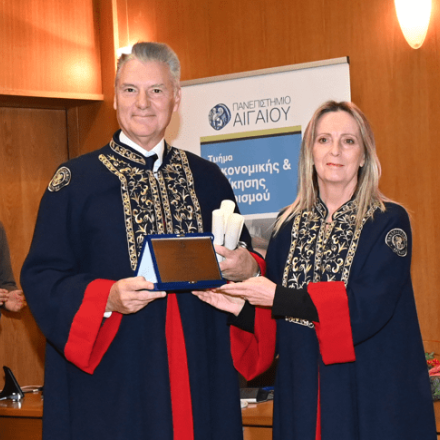 Αναγόρευση του Ιωάννη Παράσχη σε Επίτιμο Διδάκτορα του Πανεπιστημίου Αιγαίου