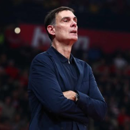 Ολυμπιακός: Βρέθηκε ξανά δίπλα στην ποδοσφαιρική ομάδα μέσω... βιντεοκλήσης ο Μπαρτζώκας