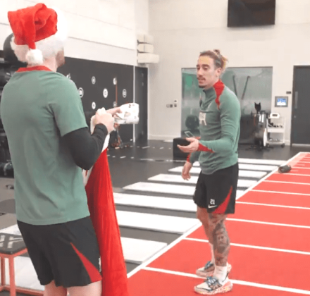 Το χριστουγεννιάτικο δώρο του Ρόμπερτσον στον Κώστα Τσιμίκα [Vid]