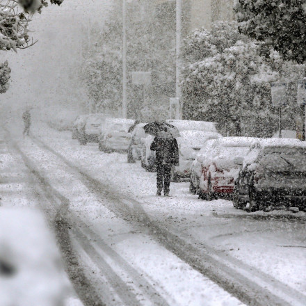 Καταφτάνει το «πολικό» express: «Βουτιά» της θερμοκρασίας έως 12 βαθμούς και χιόνια μέχρι το κύμα