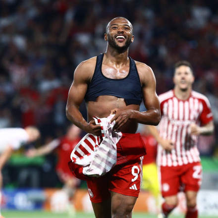 Μεγάλη διάκριση για τον Ελ Κααμπί: Στην κορυφαία ενδεκάδα της «L’ Equipe» ο φορ του Ολυμπιακού [vid]