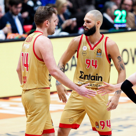 Οι Splash-Brothers του Μπαρτζώκα έκαναν... πασαρέλα και ο Ολυμπιακός κινείται σε ρυθμούς πρωτιάς