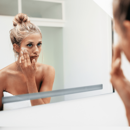 Αυτά είναι τα καλύτερα beauty tips που θα σε «συνεφέρουν» πριν από μια μεγάλη έξοδο