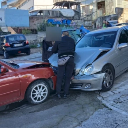 Τροχαίο με ζημιές σε 6 οχήματα στη Μεταμόρφωση - Πτώση σε δέντρο, καραμπόλα και μετωπική