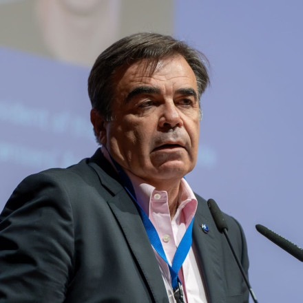 Σχοινάς: «Γιατί ο Κιρ Στάρμερ πρέπει να επιστρέψει τα Γλυπτά του Παρθενώνα στην Ελλάδα»