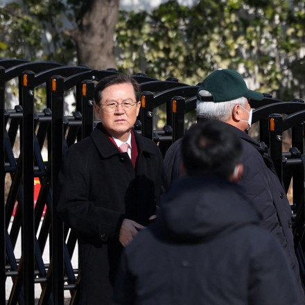 Αδιανόητα πράγματα στη Νότια Κορέα: Προσπάθησαν να συλλάβουν τον πρόεδρο - Τους εμπόδισαν στρατιώτες