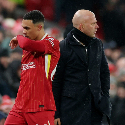 Σλοτ: «Δεν ήταν επηρεασμένος από τις εικασίες για τη Ρεάλ Μαδρίτης ο Αλεξάντερ-Άρνολντ»