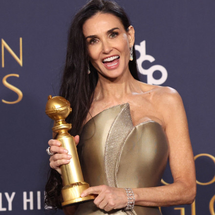 Χρυσές Σφαίρες: Η συγκινητική ομιλία της Ντέμι Μουρ για το πρώτο βραβείο της καριέρας της