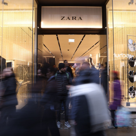 Ξέσπασε ο πόλεμος του καφέ: Τα Zara ανοίγουν καφετέριες - Η κόντρα με σικελική εταιρεία