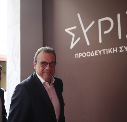 ΣΥΡΙΖΑ: Επιστροφή στην πολιτική «σκακιέρα» με τον προεδρικό υποψήφιο και το βλέμμα στο ΠΑΣΟΚ ΣΥΡΙΖΑ: Επιστροφή στην πολιτική «σκακιέρα» με τον προεδρικό υποψήφιο και το βλέμμα στο ΠΑΣΟΚ