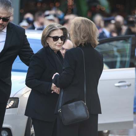 Κώστας Σημίτης: Η σύζυγός του, Δάφνη, θα αποποιηθεί τη σύνταξη του πρώην πρωθυπουργού