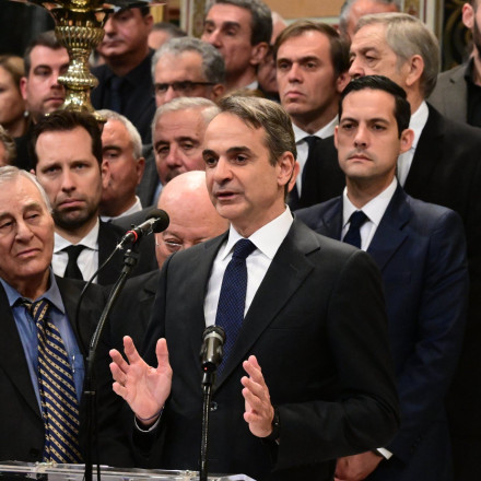 «Αποχαιρετούμε έναν άξιο υπηρέτη της Δημοκρατίας»: Ο επικήδειος Μητσοτάκη για τον Κώστα Σημίτη