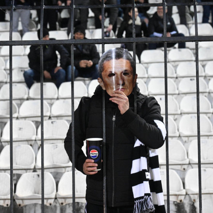 ΠΑΟΚ: Οπαδοί του «δικεφάλου» πήγαν στην Τούμπα με... μάσκες Ραζβάν Λουτσέσκου