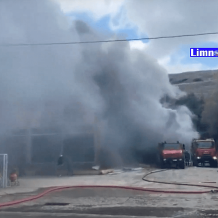 Λήμνος: Φωτιά σε αντιπροσωπεία αυτοκινήτων - Κάηκαν 40 ΙΧ και λεωφορείο