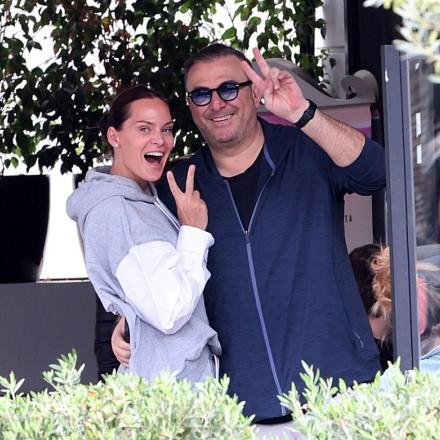 Αντώνης Ρέμος και Υβόννη Μπόσνιακ έγιναν viral -Το απολαυστικό βίντεο του τραγουδιστή στο TikTok