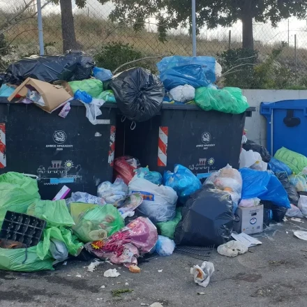 Απίστευτες εικόνες με τα σκουπίδια στο Ηράκλειο - Πού οφείλεται ο χαμός