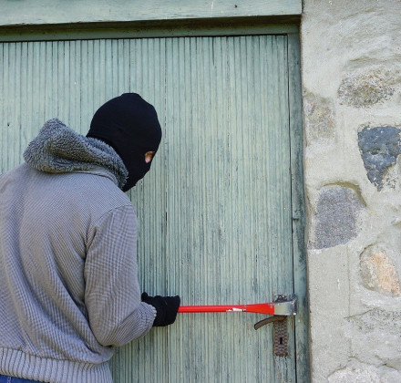 Αμαλιάδα: Διπλή διάρρηξη σε πολυκατοικία - Πιάστηκαν επ' αυτοφώρω Αμαλιάδα: Διπλή διάρρηξη σε πολυκατοικία - Πιάστηκαν επ' αυτοφώρω