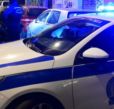 Επεισοδιακή καταδίωξη στα Άνω Λιόσια με οδηγό... 8χρονο: Το ΙΧ «καρφώθηκε» σε γκαραζόπορτα Επεισοδιακή καταδίωξη στα Άνω Λιόσια με οδηγό... 8χρονο: Το ΙΧ «καρφώθηκε» σε γκαραζόπορτα