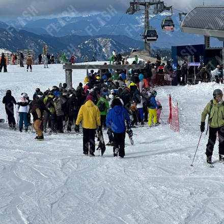 Συνεχίζεται η ταλαιπωρία στο Χιονοδρομικό Παρνασσού - Ουρές λόγω της μη λειτουργίας 5 αναβατήρων