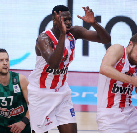 MVP ο Βεζένκοφ, κορυφαίος αμυντικός ο Ουόκαπ σύμφωνα με την Ένωση Παικτών