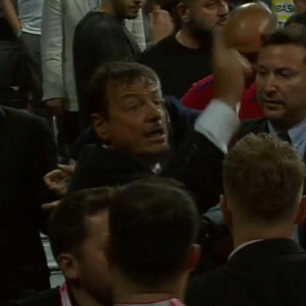 Αναντολού Εφές - Φενέρμπαχτσε 87-78: Στους τελικούς ο Αταμάν - Τέλος η σεζόν για τον Ιτούδη