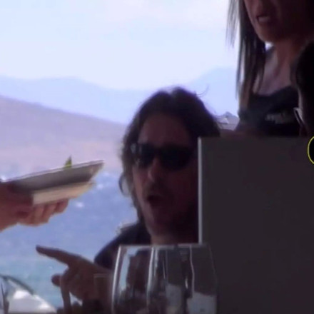 Κρίστιαν Μπέιλ: Διακοπές στη Μύκονο – Για θαλασσινά και σούσι με την οικογένειά του [vid]