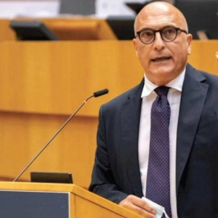 QatarGate: Eλεύθερος υπό όρους ο ευρωβουλευτής Αντρέα Κοτσολίνο