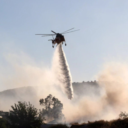 Πυροσβεστική: Νέα φωτιά στον Ασπρόπυργο - Σηκώθηκε ελικόπτερο