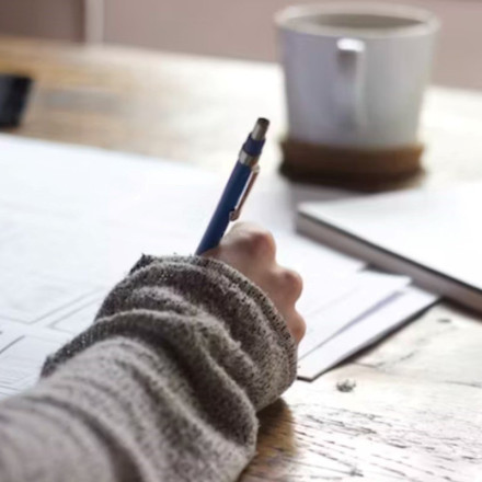 Viral: Φοιτητής αφήνει επικό σημείωμα σε γείτονα που τον ενοχλεί στο διάβασμα