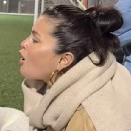 Σελένα Γκομέζ: Φλέρταρε με ποδοσφαιριστές και έγινε viral στο TikTok Σελένα Γκομέζ: Φλέρταρε με ποδοσφαιριστές και έγινε viral στο TikTok