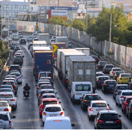Κίνηση στους δρόμους: Μποτιλιάρισμα στην Κατεχάκη από καραμπόλα τεσσάρων οχημάτων και στον Κηφισό λόγω τροχαίου