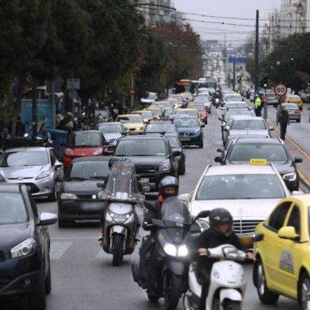 Κίνηση στους δρόμους: Μεγάλες καθυστερήσεις στους κεντρικούς άξονες της Αθήνας