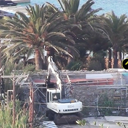 Μύκονος: Μπουλντόζες στο Nammos - Κατεδαφίζονται τα αυθαίρετα