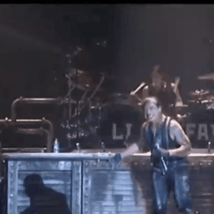 Ελβετία: Ένταση πριν τη συναυλία των Rammstein λόγω της έρευνας για σεξουαλικές επιθέσεις του τραγουδιστή τους