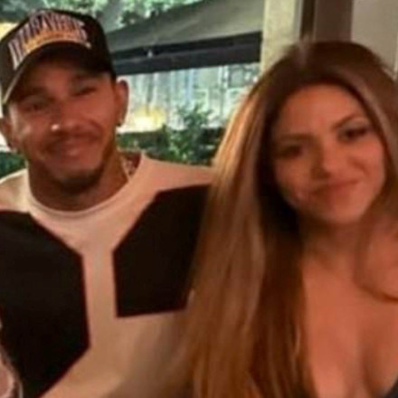 Σακίρα - Χάμιλτον: Αγκαλιά στη Βαρκελώνη με τον άσο της F1 - Φήμες για σχέση