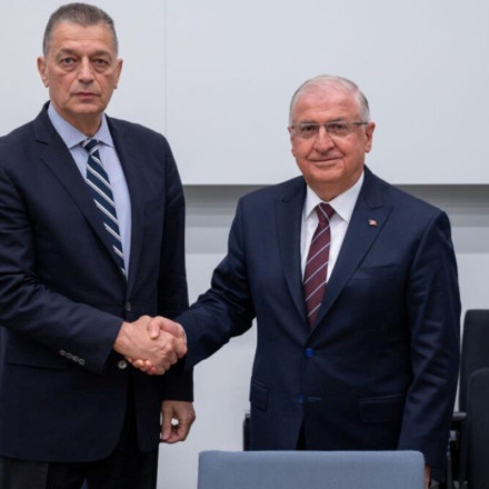 Ελληνοτουρκικά: Συνάντηση Στεφανή – Γκιουλέρ στη Σύνοδο των υπουργών Άμυνας του ΝΑΤΟ