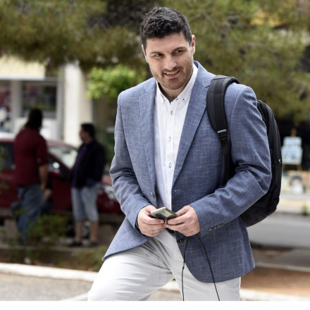 Εποχή e-καρφώματος, ο Στέφανος αγαπά δημοκρατικό συγκεντρωτισμό