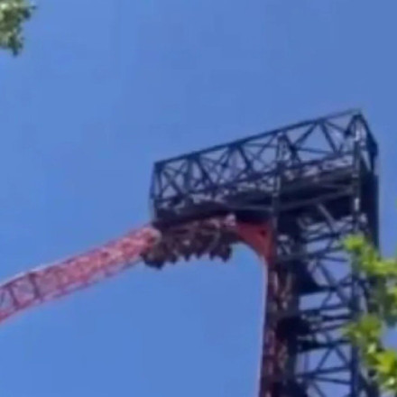 Κίνα: Τρόμος σε τρενάκι λούνα παρκ - Σταμάτησε ανάποδα στον αέρα επί μισή ώρα [vid]