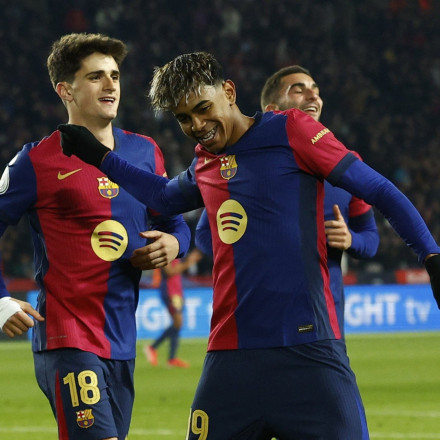 Καζάνι που βράζει η Μπαρτσελόνα πριν τον Ολυμπιακό - «Σύγκρουση» Φλικ με τη διοίκηση για τον Γιαμάλ