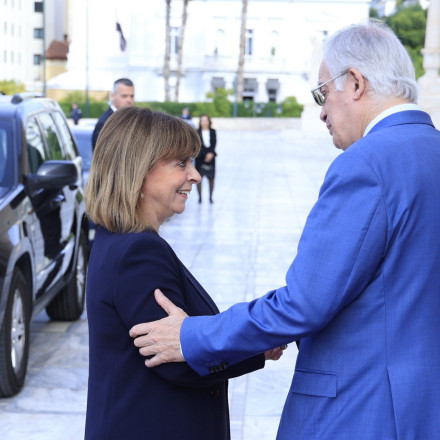 Mε δυο ποτήρια «Κατώγι Αβέρωφ» το γεύμα Σακελλαροπούλου - Τασούλα