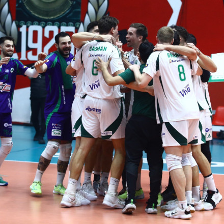 Volley League: Ο Παναθηναϊκός πήρε τη νίκη εκτός έδρας επί του Ολυμπιακού με 2-3 σετ [Vid]