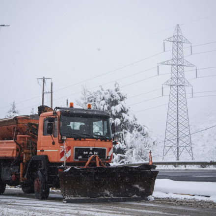 Επιμένει ο χιονιάς στη Φθιώτιδα - Ποια σχολεία παραμένουν κλειστά