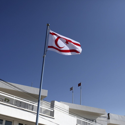 Κύπρος: Αφίσα-πρόκληση με τη «σφραγίδα» του γαμπρού του Ερντογάν