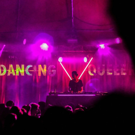 Βίντεο-σοκ: Ομάδα νεαρών μαχαίρωσε και ξυλοκόπησε 18χρονη τρανς στο Λονδίνο