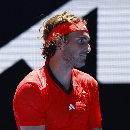 Τα προβλήματα στη μέση συνεχίζονται για τον Τσιτσιπά - Δε θα αγωνιστεί ούτε στο ATP της Αθήνας