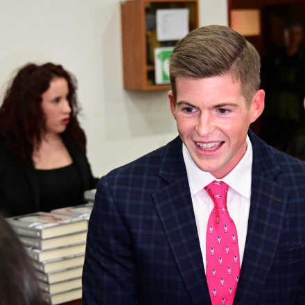 Η σχέση του Τάιλερ Μακμπέθ με τον βασιλιά Κάρολο - Τι είναι αυτό που τους ενώνει