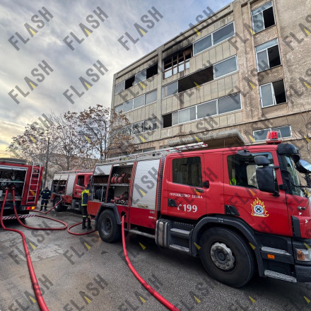 Ρέντη: Συναγερμός στην Πυροσβεστική για φωτιά σε εγκαταλελειμμένο κτίριο