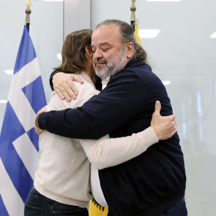 Ηλιόπουλος για Αλμέιδα: «Το γυαλί όχι μόνο δεν ράγισε, διατηρείται ανέπαφο, Vamos Ματίας» [Vid]