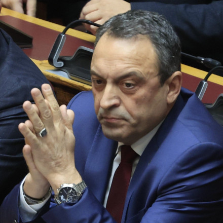 Για πρώτη φορά «λειψή» η Βουλή: Στίγκας και άλλοι δύο Σπαρτιάτες έχασαν τη βουλευτική τους ιδιότητα