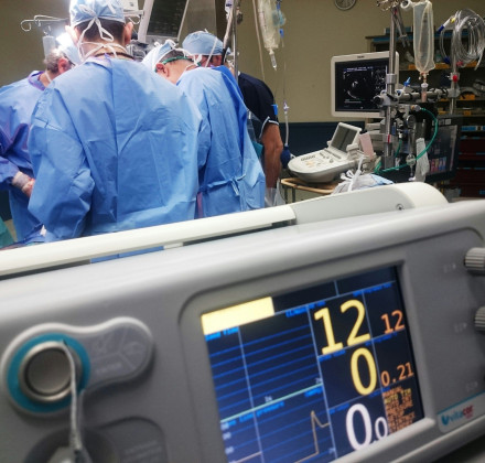 «Καμπανάκι» Χατζηθεοδοσίου για το κόστος της ιδιωτικής υγείας- Τιμές Ελβετίας σε ιδιωτικά νοσοκομεία